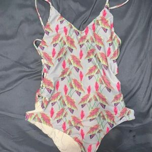 Acacia Florence in Vintage Hawaii- S